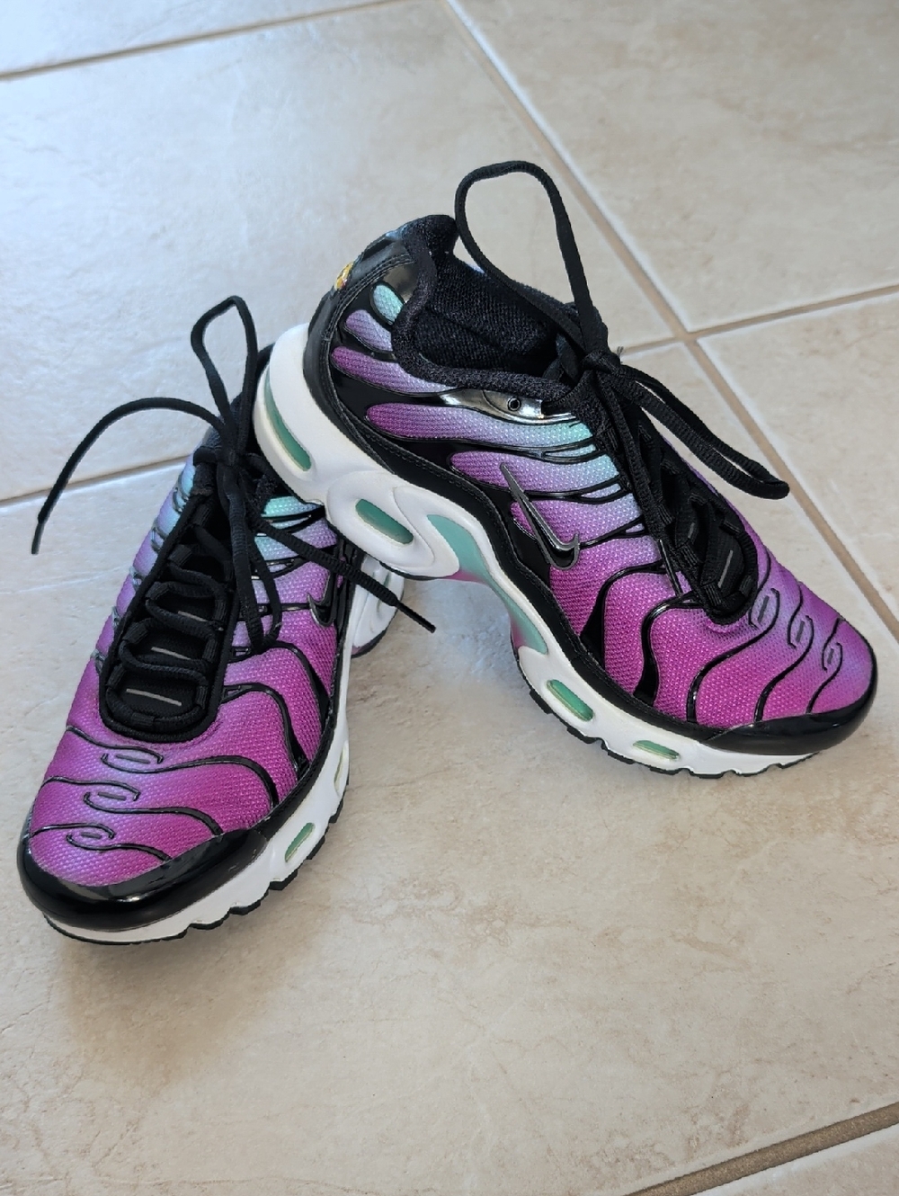 Nike Girls Size 5  Air Max Aurora Hyper Violet Purple & Teal Athletic Sneakers